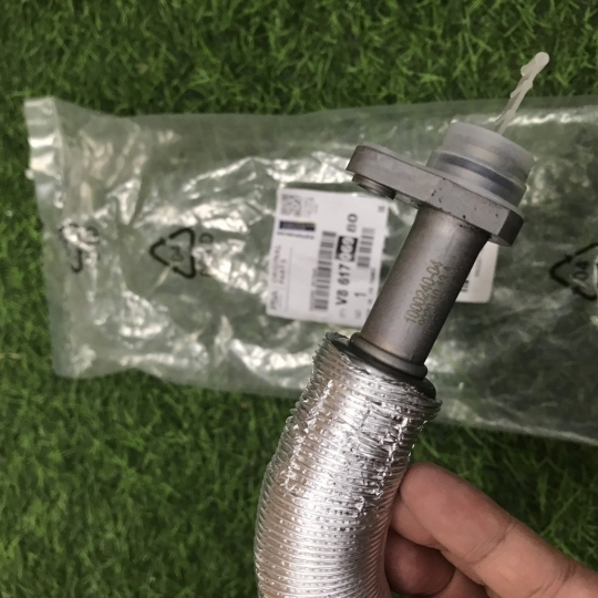 Ống dầu turbo xe 3008/5008 mới  9806871880